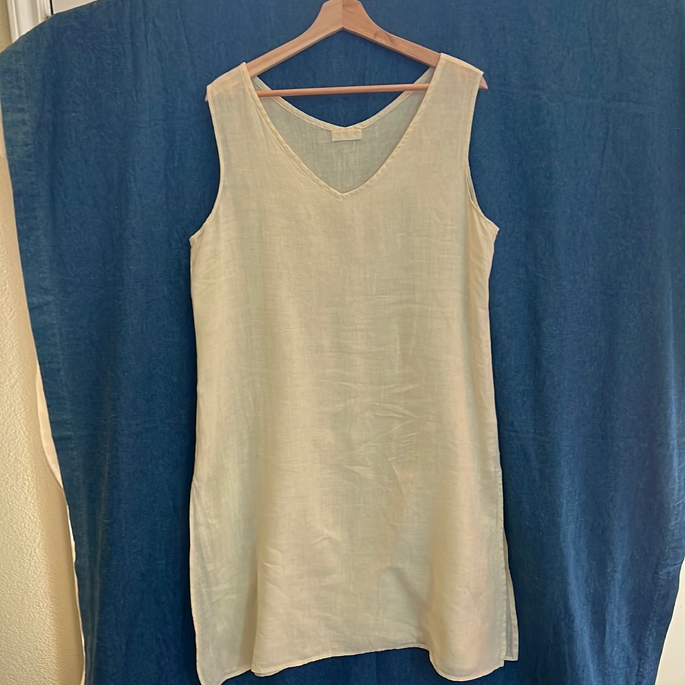 CP Shades 💛Pale Yellow💛 V-Cut Tunic. Size M. - Picture 6 of 9